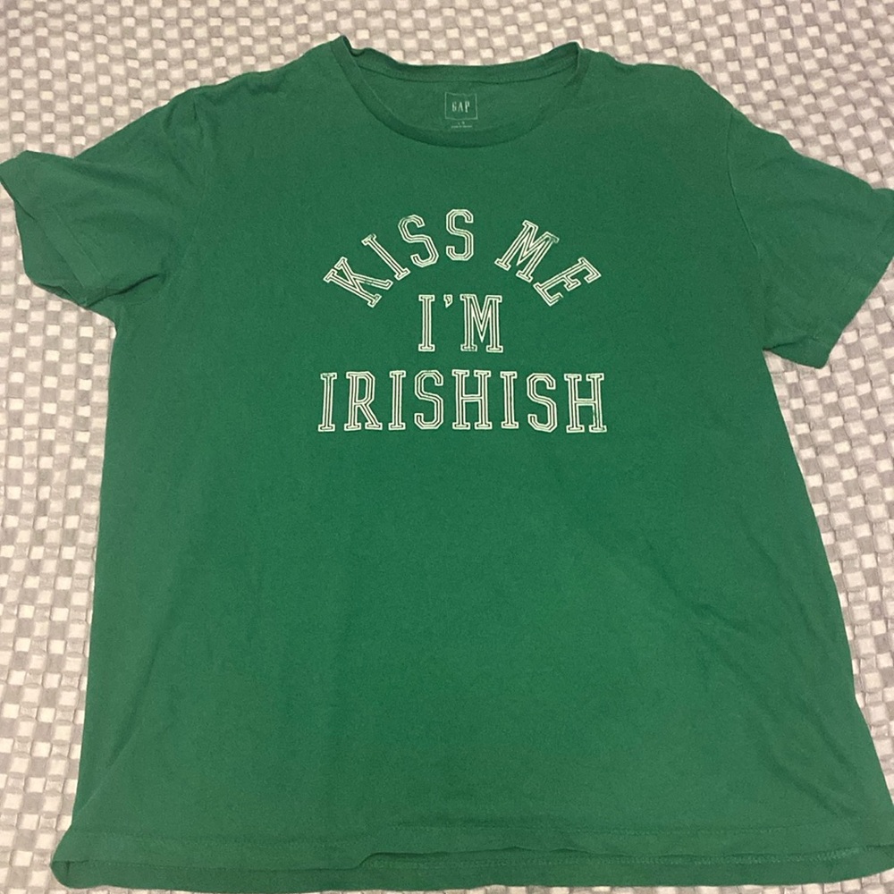 Men’s Gap t-shirt